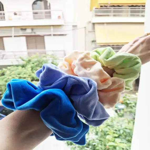 Scrunchie Μαλλιών Χειροποίητο Μπλε Βελούδο - ΤΣΑΝΤΕΣ & ΑΞΕΣΟΥΑΡ στο daloozjewels.gr